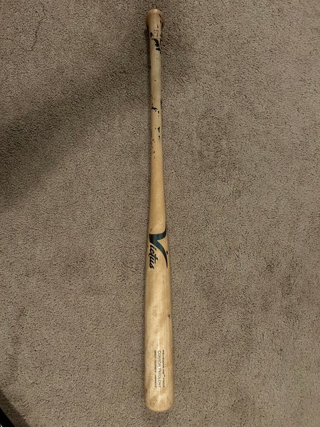 Victus Axe Bat (-3) 30.5 oz 33.5" (Used)