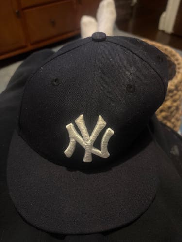 Navy Blue Kids Unisex 6 3/4 New Era Yankees Hat (New)