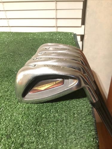 Yonex Ladies Titanium Hybrid Irons Set (7-PW-SW) Ultra Lightweight Graphite
