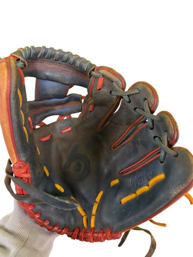 Used CUSTOM GLOVE BB/SB Glove RH Throw None 11" 11307-S000260303