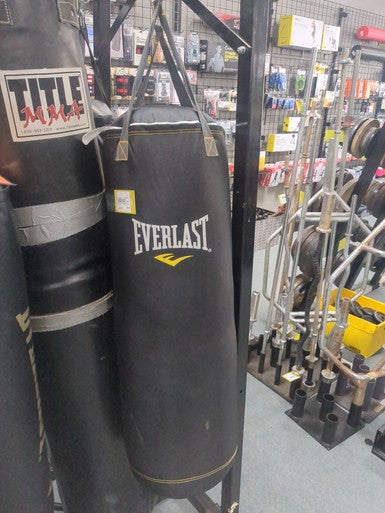 Used Everlast PUNCHING BAG Boxing Heavy Bag None 70 lb 11307-S000258038