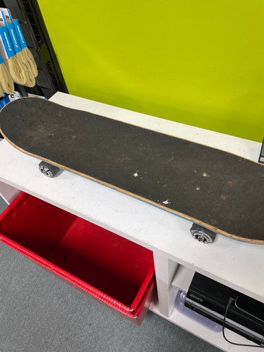 Used Mongoose SKATEBOARD Complete Skateboard None 8" 11307-S000259317