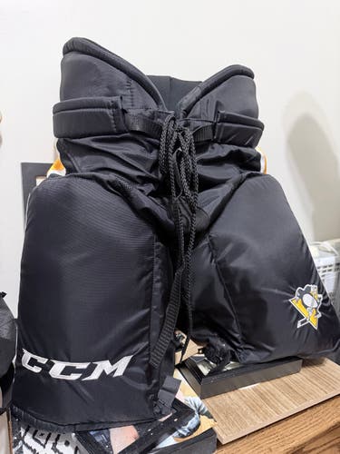 Penguins Men's Senior Large CCM HP35 Hockey Pants (New)