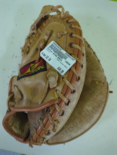 Used Easton BLACK MAGIC BB/SB Catchers RH Throw None 32" 11307-S000259190