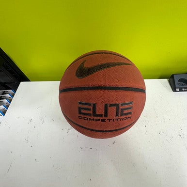 Used Nike Basketball Adult Indoor 11307-S000259425