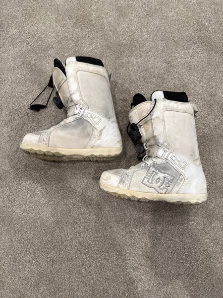 Women's Size M 5.0 (W 6.0) DC Snowboard Boots (Used)