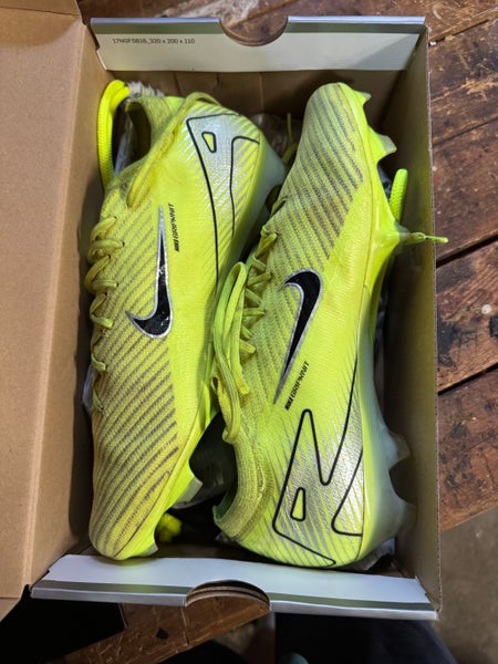 Green Men's Size M 11.5 (W 12.5) Nike Mercurial Vapor 15 Molded Cleats Cleats (Used)