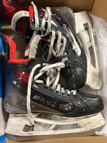 2023 Bauer Vapor X5 Pro Hockey Skates Regular Width 7.5 (Used)