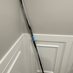 Senior Bauer Vapor FlyLite custom 3k carbon fiber Right Handed Hockey Stick P28 (New) white 77 flex