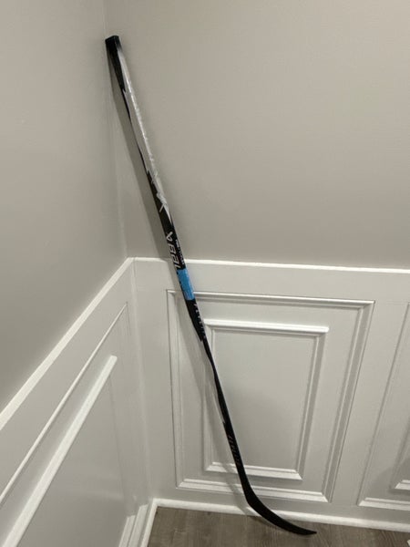 Senior Bauer Vapor FlyLite custom 3k carbon fiber Right Handed Hockey Stick P28 (New) white 77 flex