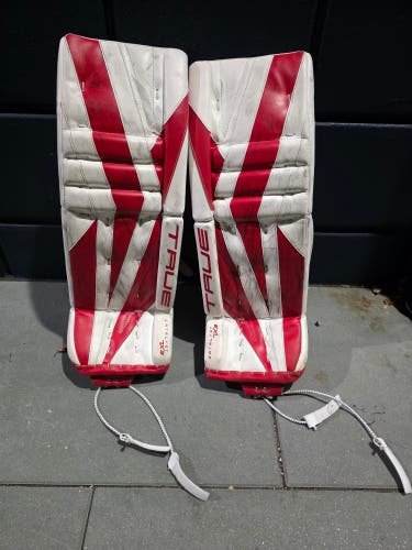 30" True Catalyst 7X3 Goalie Leg Pads (Used)