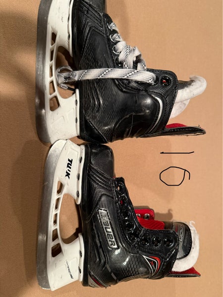 2017 Bauer Vapor X500 Hockey Skates 10 (Used)