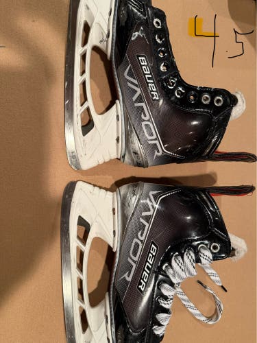 Bauer Vapor Hockey Skates Size 4.5 (Used)