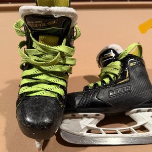 Bauer Supreme 27 Hockey Skates Size 1 (Used)