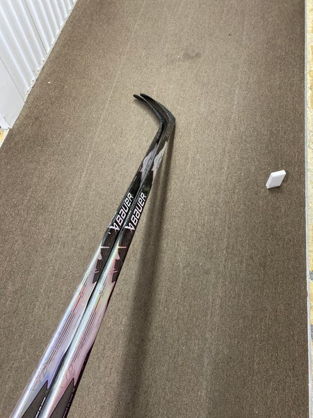 TWO PACK NEW White Bauer Vapor FlyLite Right Handed Hockey Stick P28 77 Flex