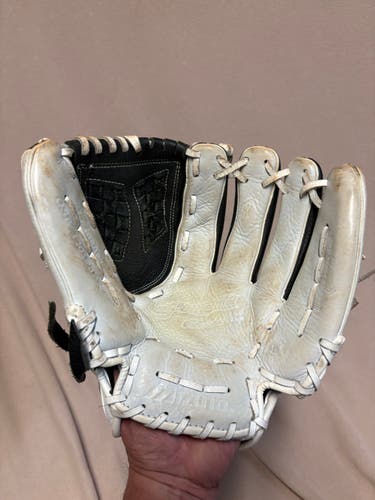 RH Mizuno Supreme Softball Glove 12" (Used)