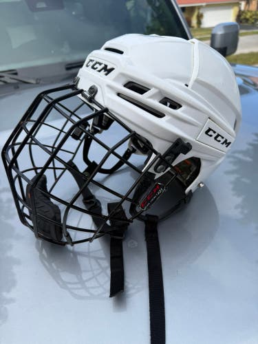 Medium CCM Tacks 910 Helmet (Used)