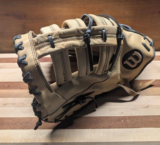 First Base LH Wilson A2000 1613 Baseball Glove 12.25" (Used)