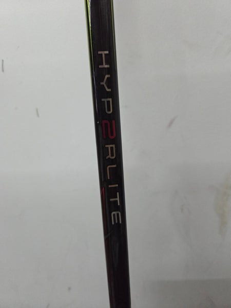 Junior Bauer Vapor Hyperlite 2 Right Handed Hockey Stick P28 40 Flex (Used)