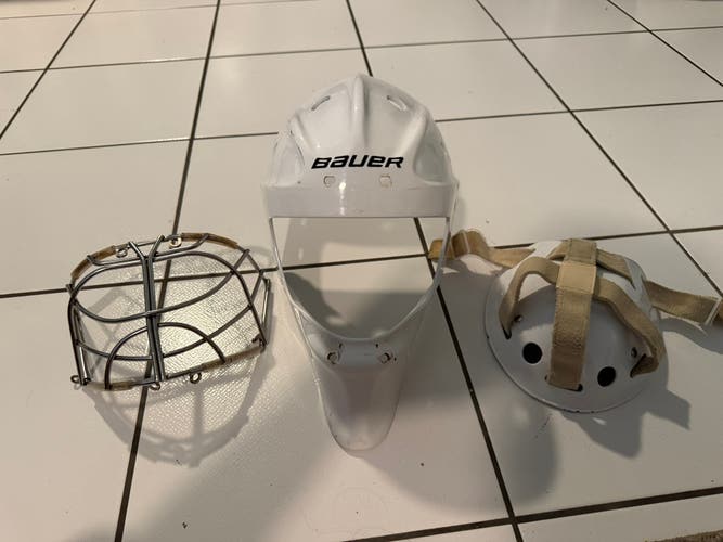Senior Medium Bauer 960 Goalie Mask (Used)