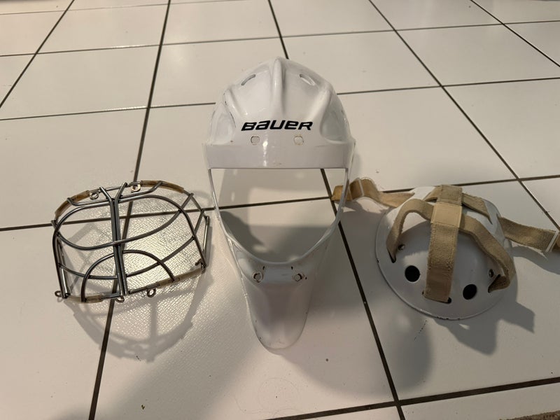 Senior Medium Bauer 960 Goalie Mask (Used)