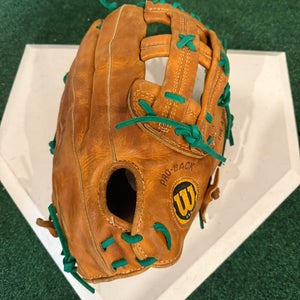 Wilson A2000 RH Softball Glove 12.5" (Used)