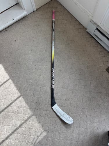 Junior Bauer Hyperlite 2 Left Hand Hockey Stick P28 30 Flex (Used)