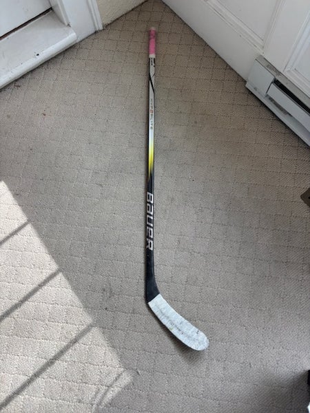 Junior Bauer Hyperlite 2 Left Hand Hockey Stick P28 30 Flex (Used)