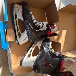 2021 Bauer Vapor 3X Pro Hockey Skates Regular Width Size 2 (Used)
