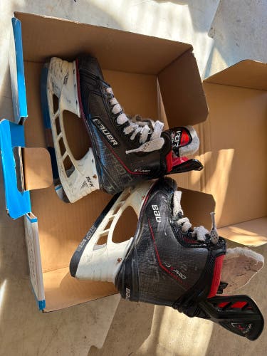 2021 Bauer Vapor 3X Pro Hockey Skates Regular Width Size 2 (Used)