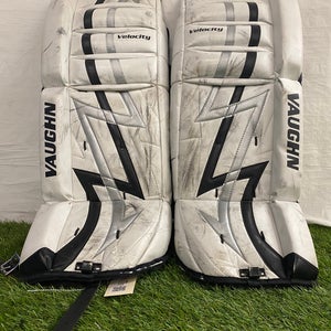 26" Youth Vaughn Velocity 7000 Goalie Leg Pads (Used)