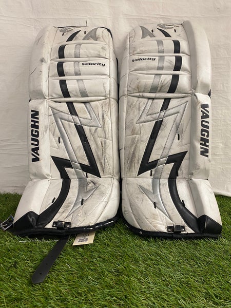 26" Youth Vaughn Velocity 7000 Goalie Leg Pads (Used)
