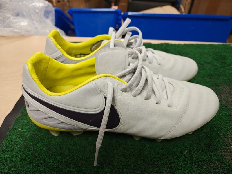 Nike Tiempo Legend 6 FG Womens Soccer Cleats Size 8.5 Grey 819255-053
