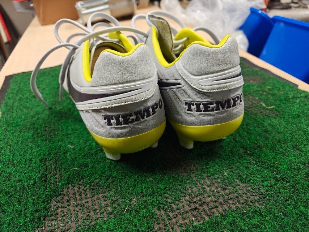 womens soccer cleats size 8.5