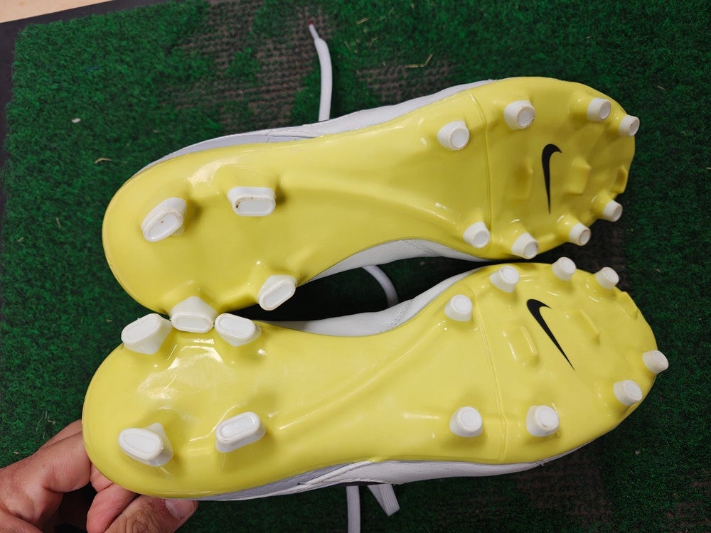 womens soccer cleats size 8.5
