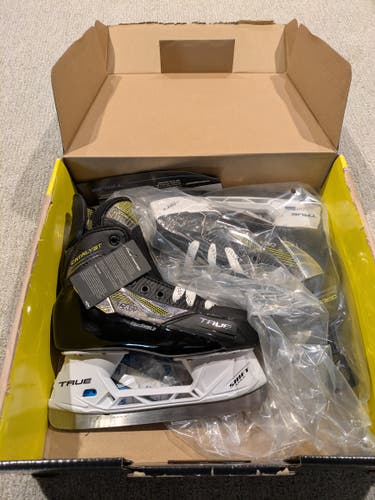 True Catalyst 7 Hockey Skates Regular Width Size 4.5 (New)