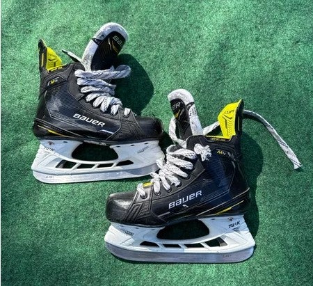 Intermediate Bauer Supreme M4 Hockey Skates (Fit 3) Size 4.5 (Used)
