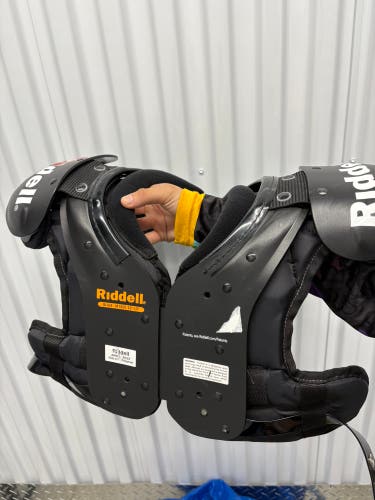 Medium Youth Riddell Blaze Shoulder Pads (New)