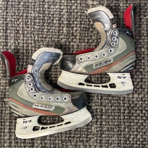 Junior Bauer Vapor X4.0 Hockey Skates Regular Width Size 1.5 (Used)