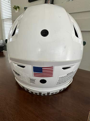 Brand New Riddell SpeedFlex Youth Football Helmet - Medium (READ DESCRIPTION)