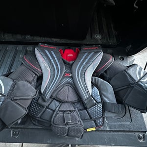 Medium Bauer Vapor X2.9 Goalie Chest Protector (Used)