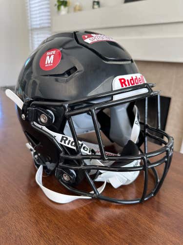 New 2025 Riddell SpeedFlex Youth Football Helmet - Medium (READ DESCRIPTION)