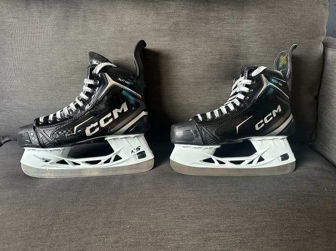 CCM Tacks XF80  Intermediate Hockey Skates Regular Width 6.5 (Used)