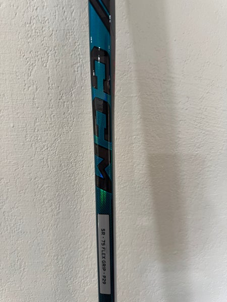 Senior CCM Vizion Right Handed Hockey Stick P29 75 Flex (New)
