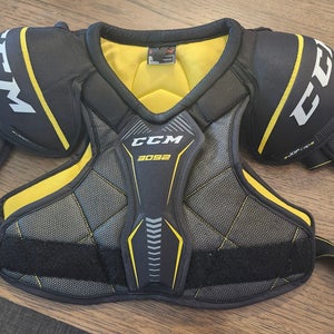 Large Junior CCM Tacks 3092 Shoulder Pads (Used)