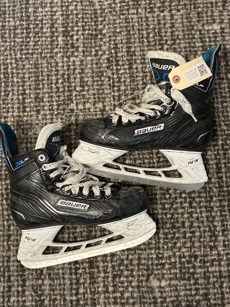 Intermediate Bauer XLP Hockey Skates Size 4.5 (Used)