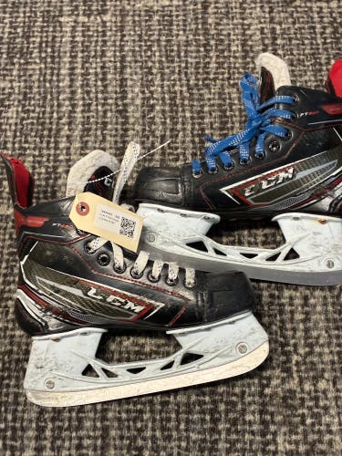 Junior CCM FT460 Hockey Skates (4.5D)