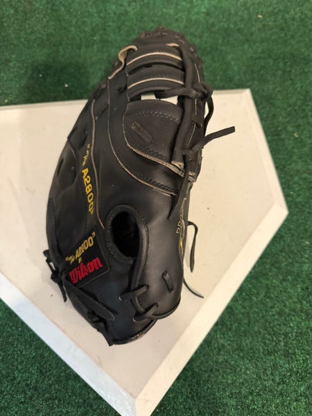Wilson A2000 RH First Base Baseball Glove 12.5" (Used)