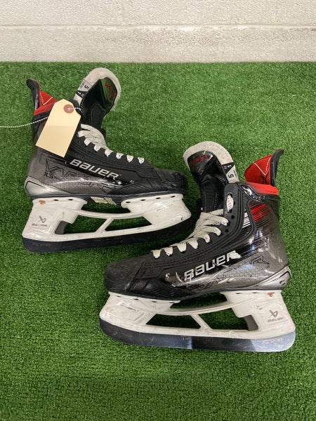Intermediate Bauer Vapor X5 Pro Hockey Skates Size 5 (Used)