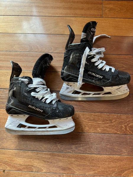 2022 Bauer Supreme Mach Hockey Skates Size 5 (Used)